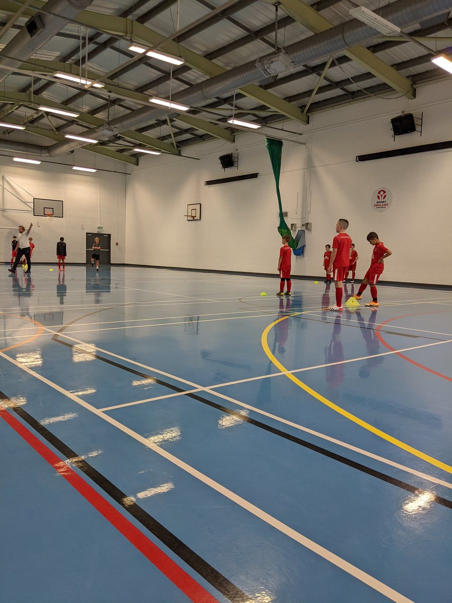 8s_map's tweet photo. Boys putting in a shift at training last night ready for the big cup game on Saturday.
#COYM #mapsfootball #grassrootsfootball #Training @zachedwards24 #Zedconstruction. https://t.co/SyNrSFbTR3