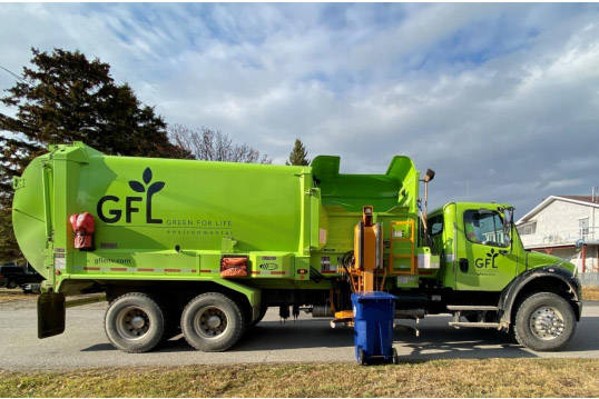 kshellborn's tweet image. Shout out to my local recycling driver who stopped and made a special pick up after I was late getting my bin out. #thanks #cranbrook