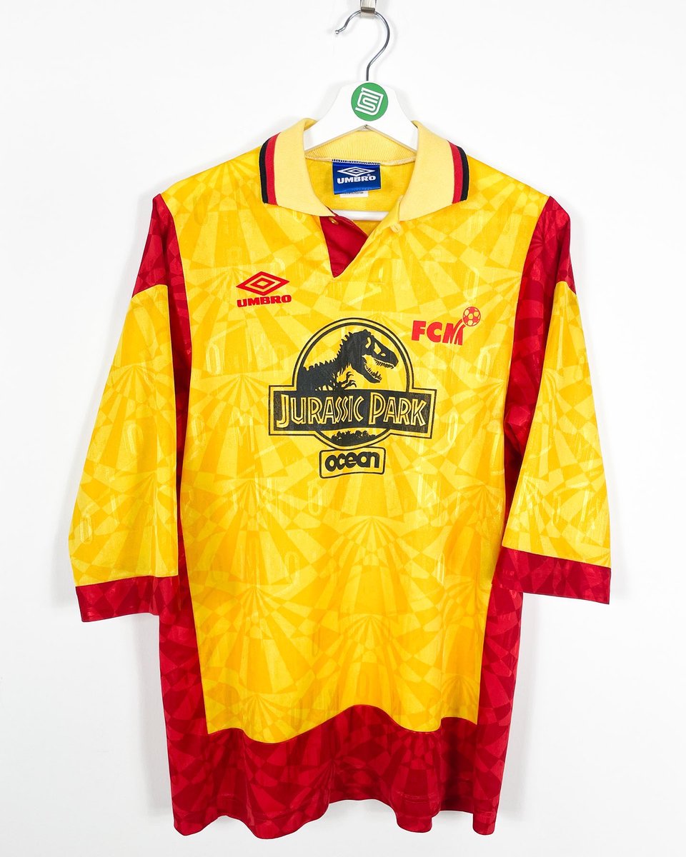 classicsoccerjs's tweet image. NEW FAVOURITE SHIRT 👕 

FC Martigues 1993/94 with Jurassic Park (the game) sponsor 🦖 
 
🤯