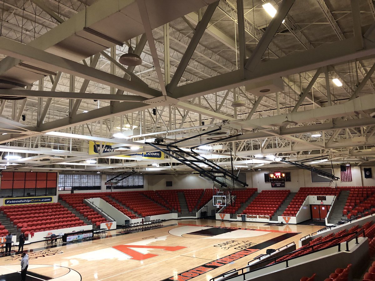 Greg_BHCSports's tweet photo. Welcome to the bearcat den at Virginia high.  #hcbb https://t.co/SLUmMhZlOV