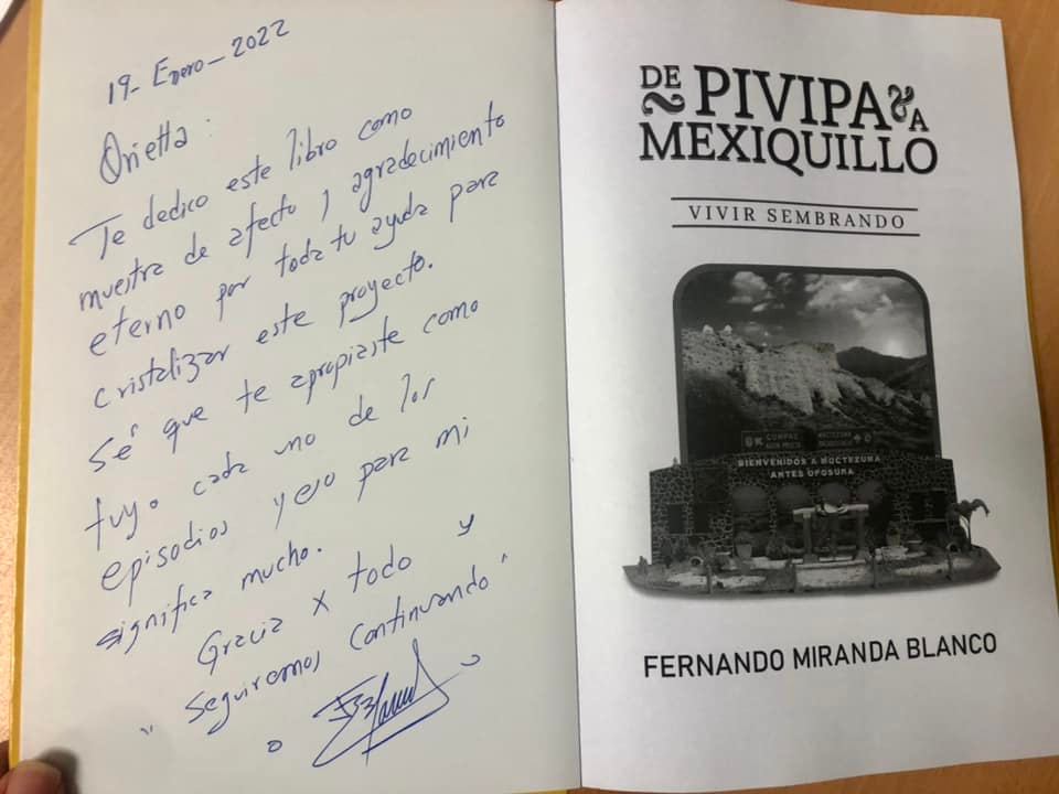 #DePivipaAMexiquillo #VivirSembrando 📒💛 Es un libro de recuerdos que se entralazan entre cientos de nombres de personajes y personas célebres, memorias del barrio, de los juegos de la infancia y las más hilarantes puntadas que me hicieron reir a carcajadas.
2/3