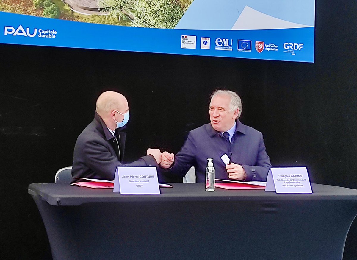 .<a href="/JeanPierreCout3/">Jean-Pierre</a>, avec <a href="/bayrou/">François Bayrou</a> pour la pose de la 1ère pierre de l’unité de #méthanisation &amp; méthanation de l’usine de dépollution des eaux à #Pau: “#GRDF dans sa mission de Service Public est aux côtés des collectivités. Avec ce projet on entre dans le monde de demain” #GazVert