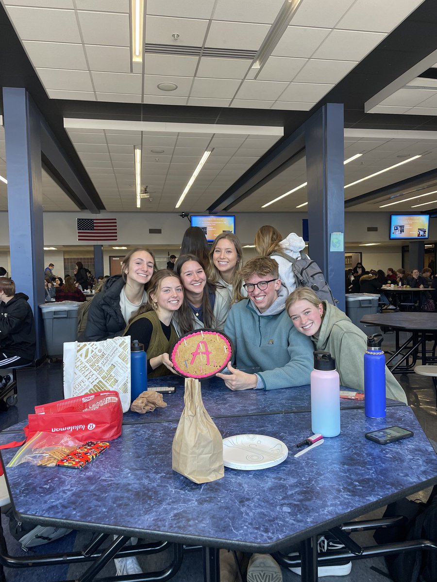 BobFuchs6's tweet image. TGIF! Love these kids!