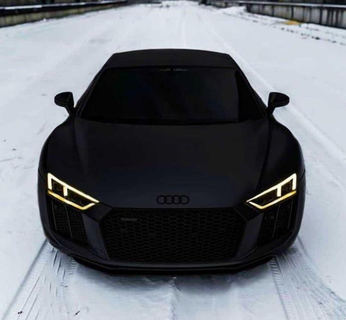 WorldWideCarsTM's tweet photo. Audi R8 V10+ blacked out 💣 https://t.co/OkJ5EKyDt6