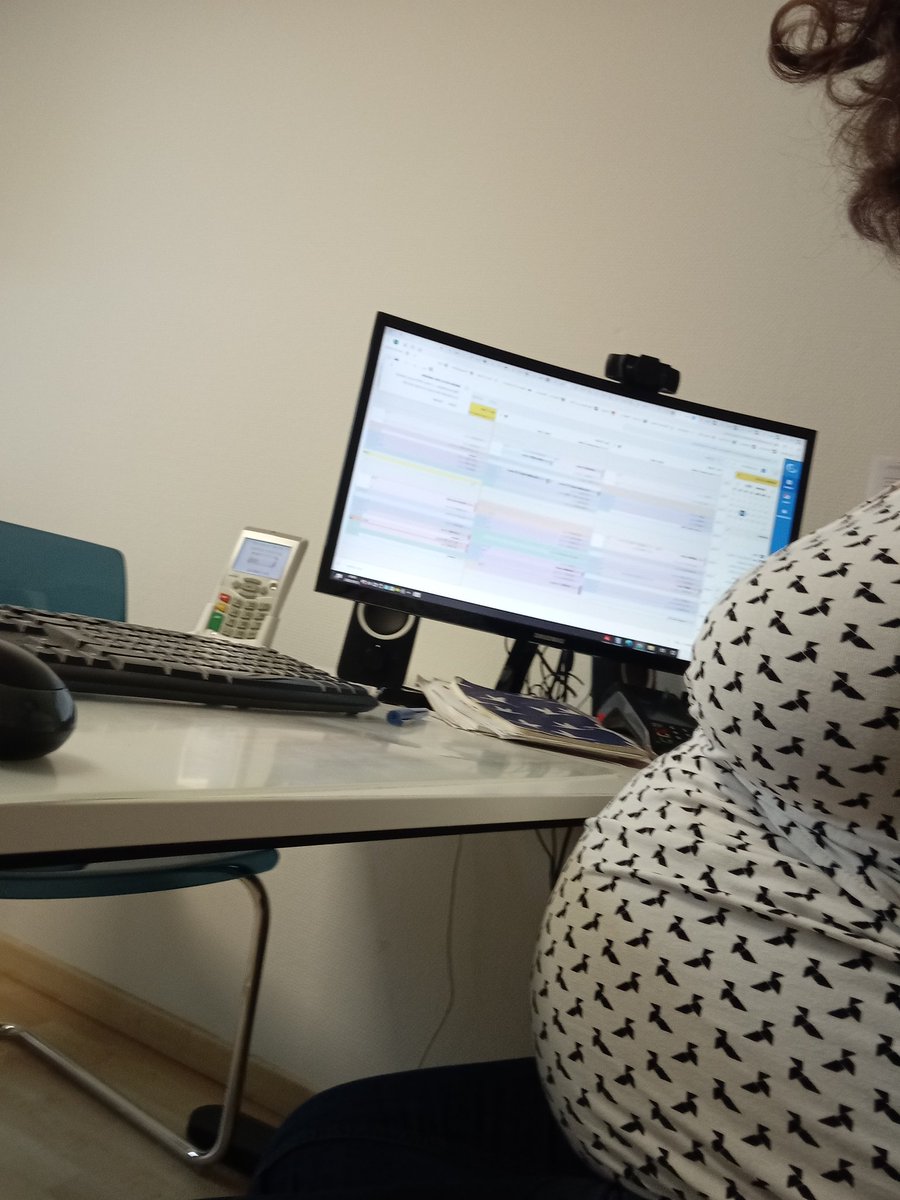 DBC_2's tweet photo. Mes patientes chouchou :
- Euh, docteure, je peux vous poser une question personnelle ?
- Oui, pas de souci
- Est ce que vous êtes enceinte ? 

Quel sens de l'observation, je ne sais pas comment j'ai été grillée ^^ #33SA https://t.co/jK352Rjo96