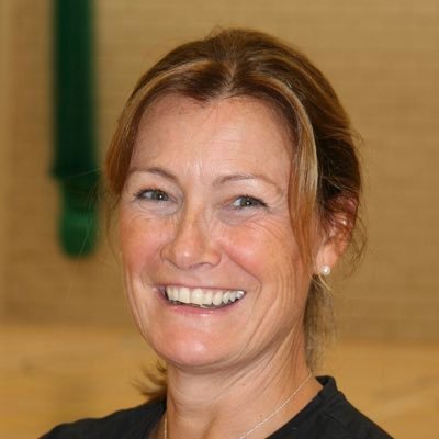 InTheChatTime's tweet photo. I thought I'd give you a bit of back ground to my guest speaker's
@LuciaSdao,101 Caps for @EnglandNetball under her belt. With a Netball CV that sees her currently Director of Netabll @DubaiCollege. There they call her a Netball Specialist; I simply call her #NetballLEGEND ๐๐พ๐ https://t.co/TiMMs35IN3