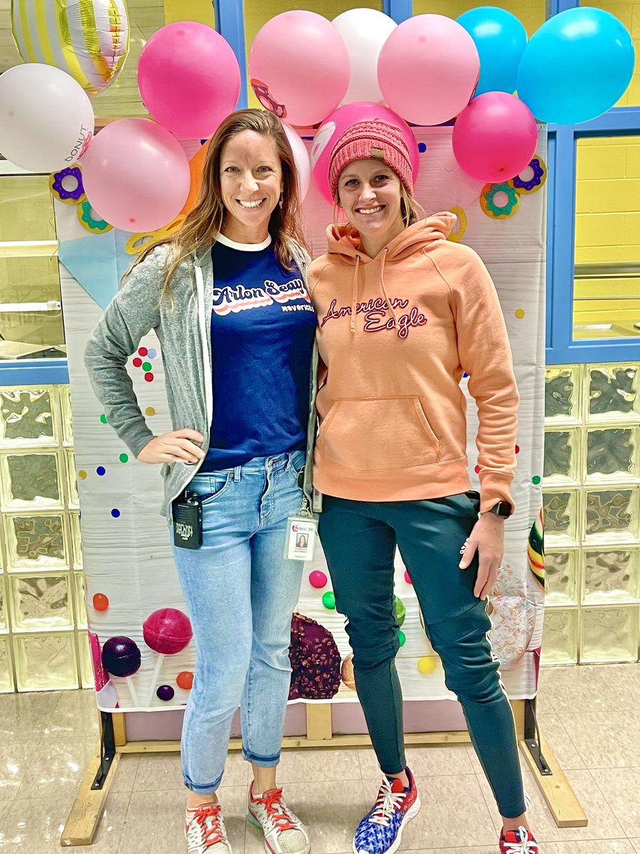 CoachPriour's tweet photo. Best Assistant Principal Ever 💪🏻 Donuts with Dad was a success 🤩 @rdsechrist @ASES_Mavericks #runnersforlife #MightyMavericks #Legacy25 https://t.co/nqTKobAGCQ