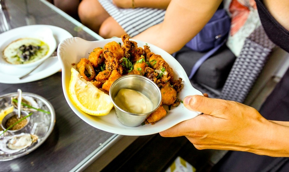 ProvenceMarina's tweet photo. Happy Hour. It's like a little holiday in the middle of the day. 💛 Our happy hour menu is available between 3pm-5pm daily with food and cocktails starting at $6!

Reserve a table here: https://t.co/2FwaW142HC

#happyhour #happyhourmenu #vancouverhappyhour https://t.co/6ZYELc0TAV
