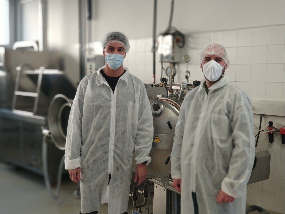 FVeterinariaUZ's tweet photo. Ayer recibimos la visita de Mariano Alcalde del Colegio Salesianos de Zaragoza @salesianosZAR a la Planta Piloto de Ciencia y Tecnología de los Alimentos de @FVeterinariaUZ. ¡Estamos deseando poder colaborar en el futuro! #ppcta https://t.co/gMz6Po7blw