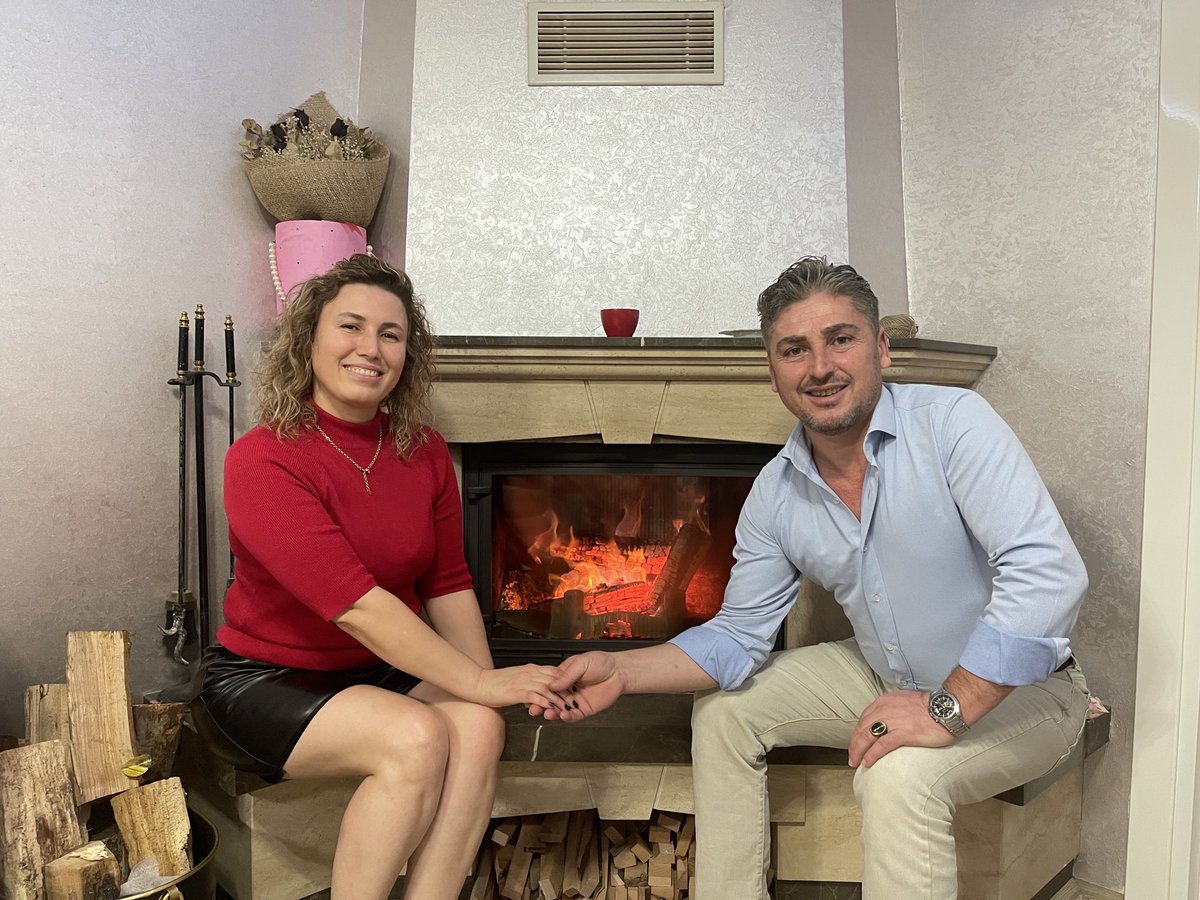 Ömrümün en güzel 24 yılını benimle paylaşan sevgili hayat arkadaşım, pandemi kahramanı Nazan hemşire ile 2. yarıya başladık. Nice evlilik yıl dönümlerine aşkım..