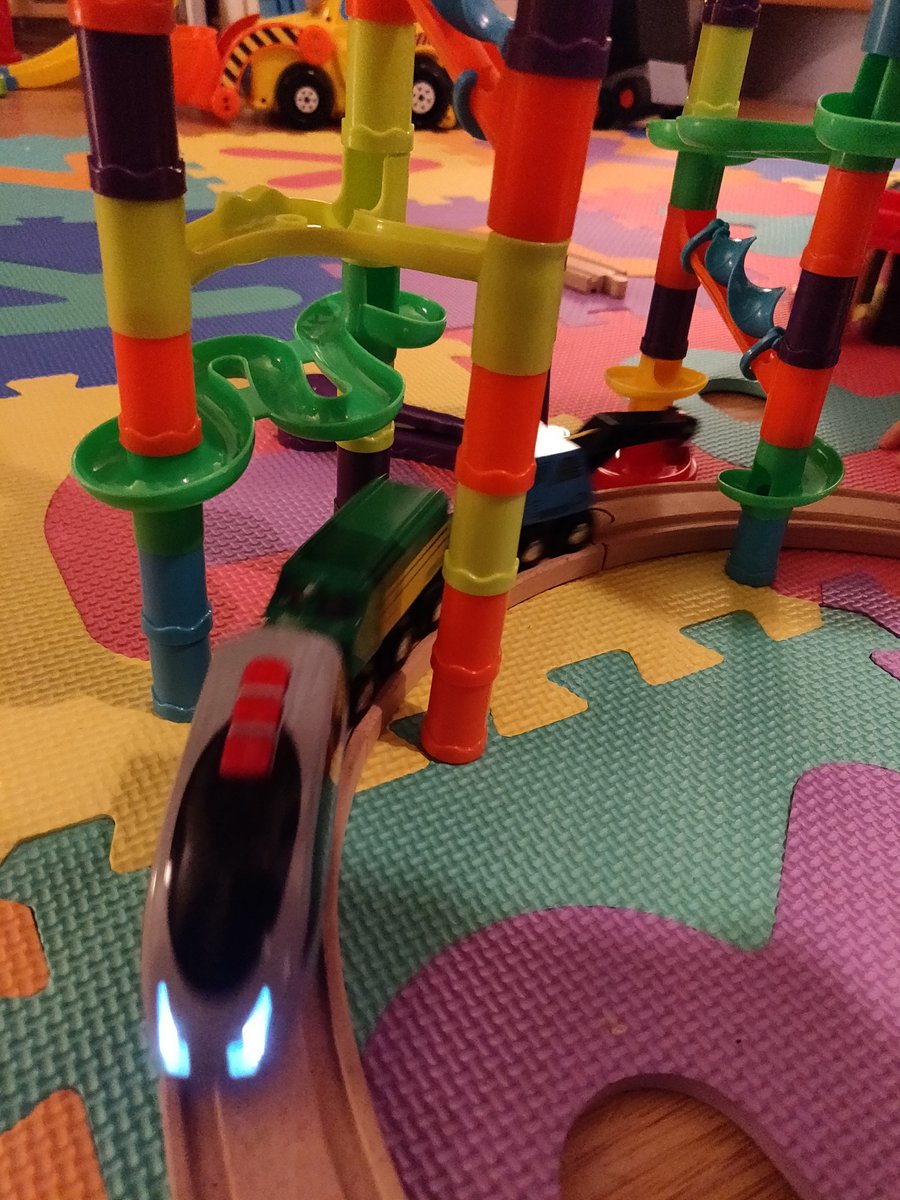 Toy Train Tracks tweet media