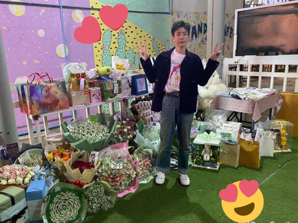 ProjectOffgun's tweet photo. And finally today we could see him with his gift in his beautiful hands😭❤️. It's like a priceless feeling. 

We are really happy and we are really grateful to everyone of the girls on the team who participated in this project🥺

Girls thank you so much 💚

#HappyTumcialDay2022 https://t.co/YWk9oyF7mr