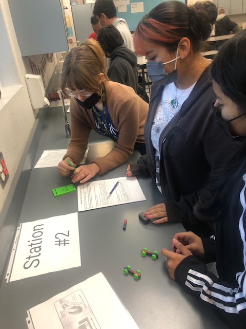 BrittonClass's tweet photo. Setting up a couple stations can be time consuming but @tarahteaches students are exploring magnetic forces rotating through 8 stations. #ThinkLikeAScientist #ditchbook  @BurtonBulldogs @BurtonSchools https://t.co/nwnQtnEvdW