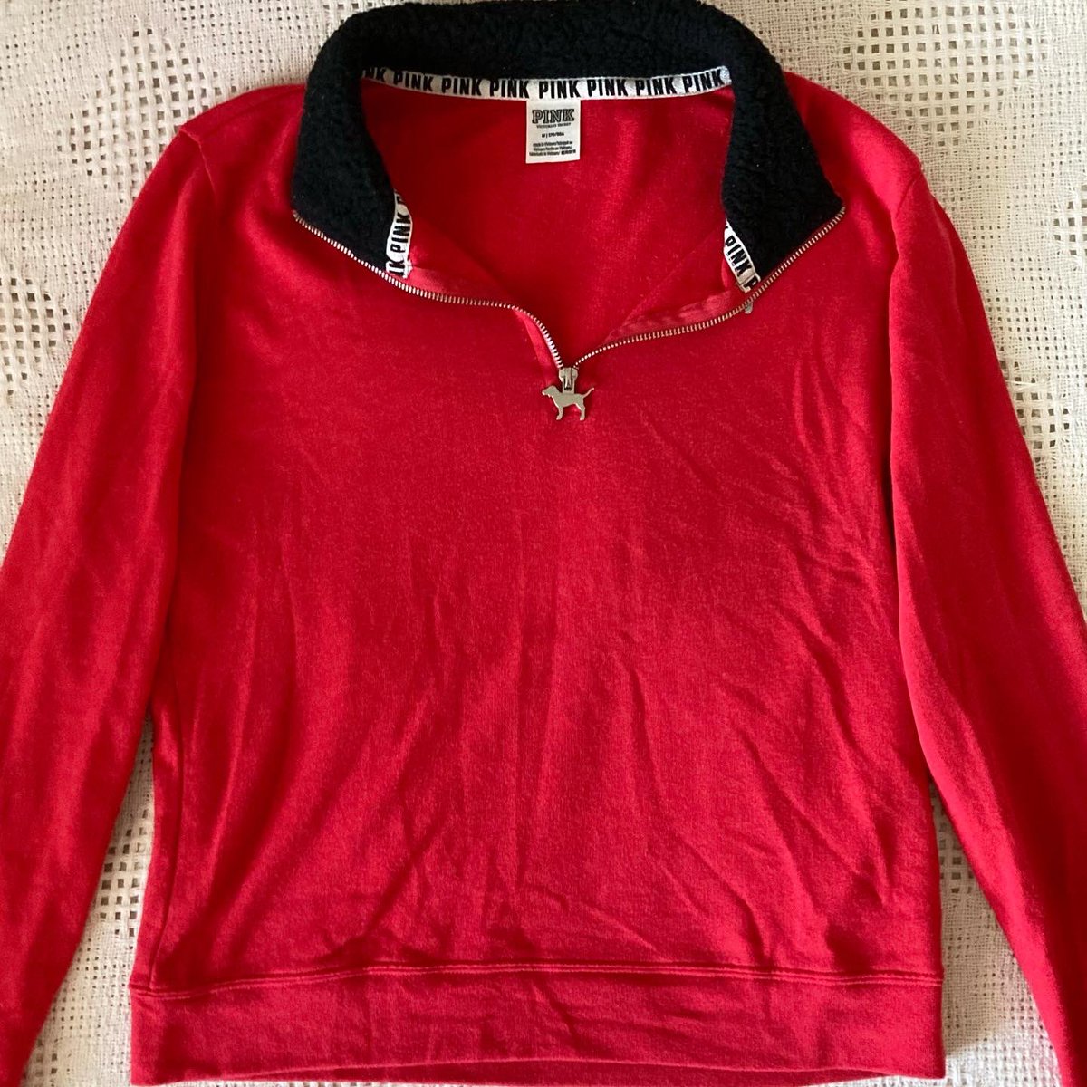 anaviaesthetics's tweet photo. RED SWEATER - PINK ❤️

$8.00 (shipping not included)
Pick-up available 📦 
———————————————
Brand: PINK 
Size: Medium
Color: Red &amp; Black
#thriftshop #usedclothes #botiqueshopping #smallbusinessowner #supportsmallbusiness #vintagefashion #clothesrecycling #thriftingfinds https://t.co/Y5c02bd43S
