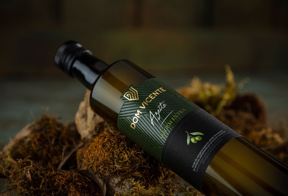 ma_creative_'s tweet photo. Respecting the creative alignment of the brand DOM VICENTE, M&amp;A Creative Agency applied to one of the Portuguese greatest ex-libris - The Olive Oil - a premium, elegant and contemporary design, that breaths and symbolizes tradition.
Learn more - https://t.co/93IBQSnek9 https://t.co/6tH997wPY7