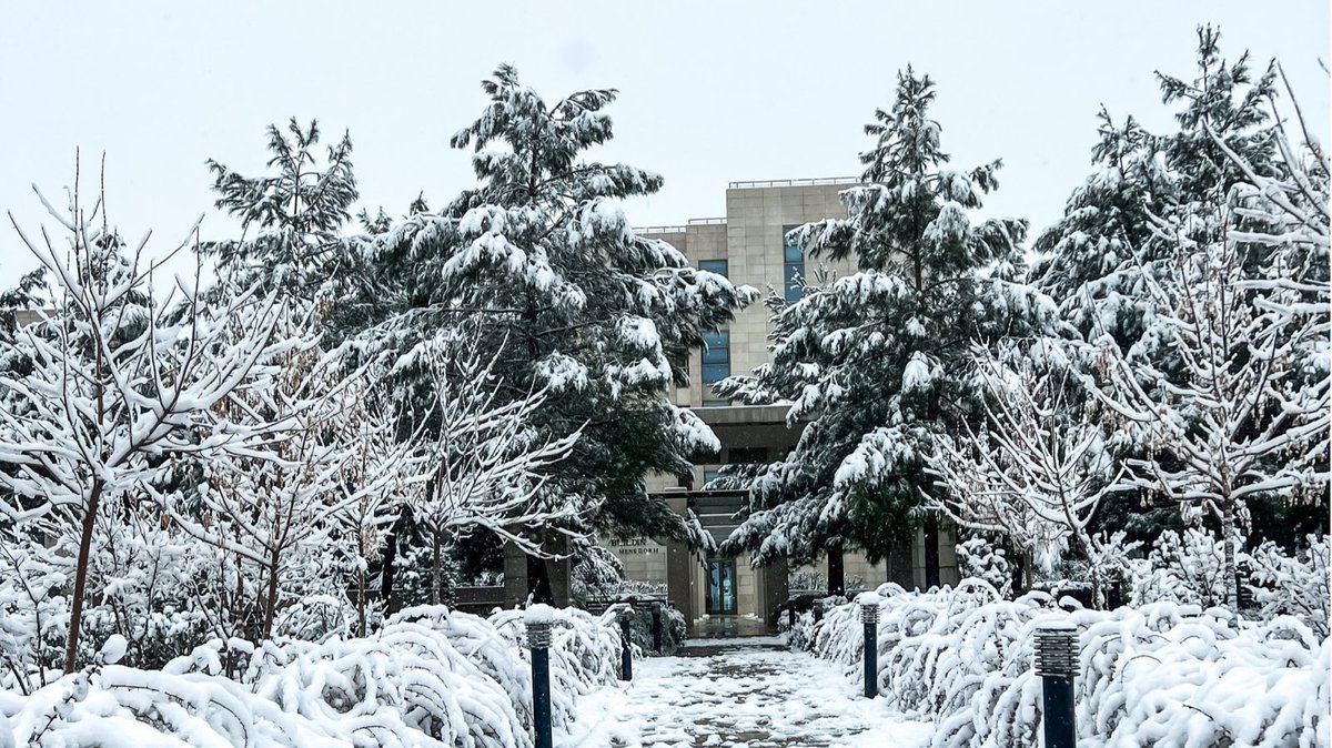 RandSalahudin's tweet photo. Beautiful #Slemani in white! 

#suli #snow #kurdistan #iraq #sulaimanyah #winter https://t.co/m803dy2nXY