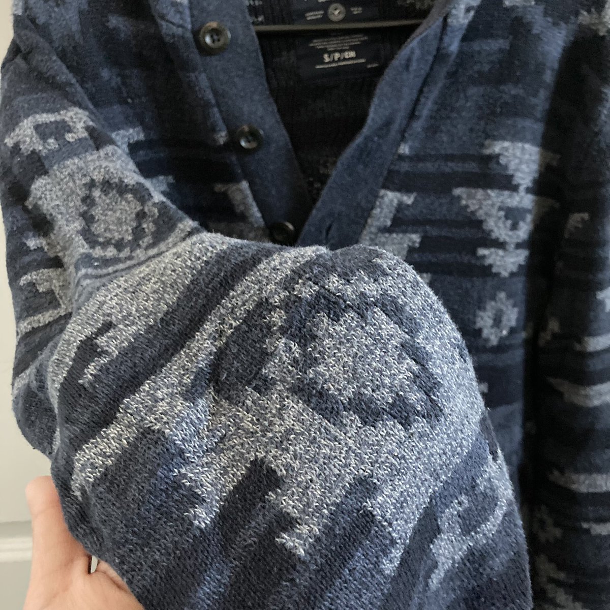 anaviaesthetics's tweet photo. 𝐌𝐄𝐍𝐒 𝐕𝐈𝐍𝐓𝐀𝐆𝐄 𝐀𝐙𝐓𝐄𝐂 𝐒𝐖𝐄𝐀𝐓𝐒𝐇𝐈𝐑𝐓 

$25.00 (shipping not included)
Pick-up option available 📦 
———————————————
Brand: American Eagle 
Size: Medium
Color: Navy Blue
Original price: $65.88 https://t.co/53gyXU3Oyp