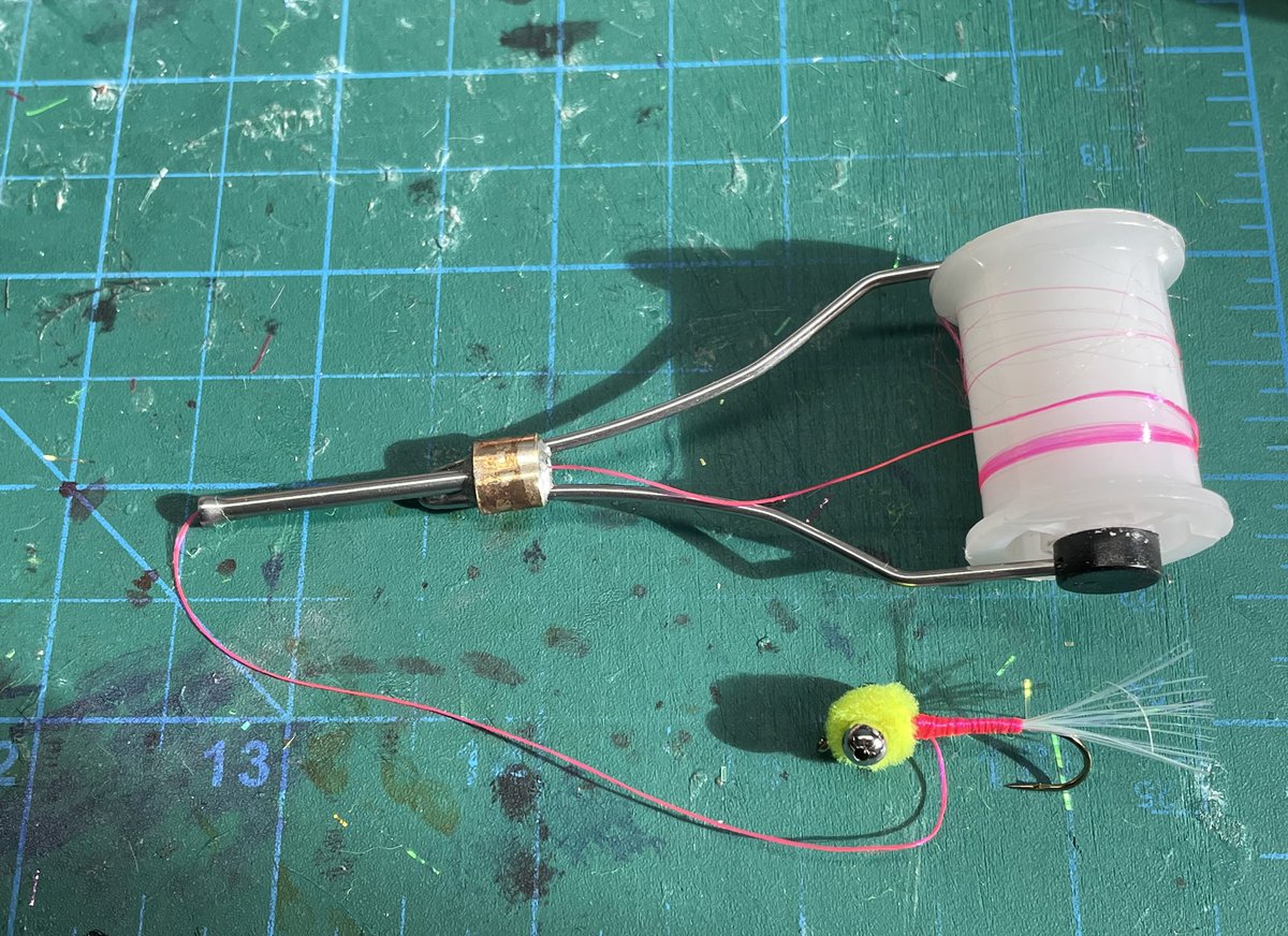 RobSnowhite's tweet photo. The LAST fly of a 20 dozen fly order. Final two dozen with pink thread. Having this much thread left on a bobbin is like being on the highway with the fuel light on and 25 miles to the next exit. #shad #shadfishing #shadfly #shadpuff #hickoryshad #Americanshad https://t.co/et9GVtA8YV