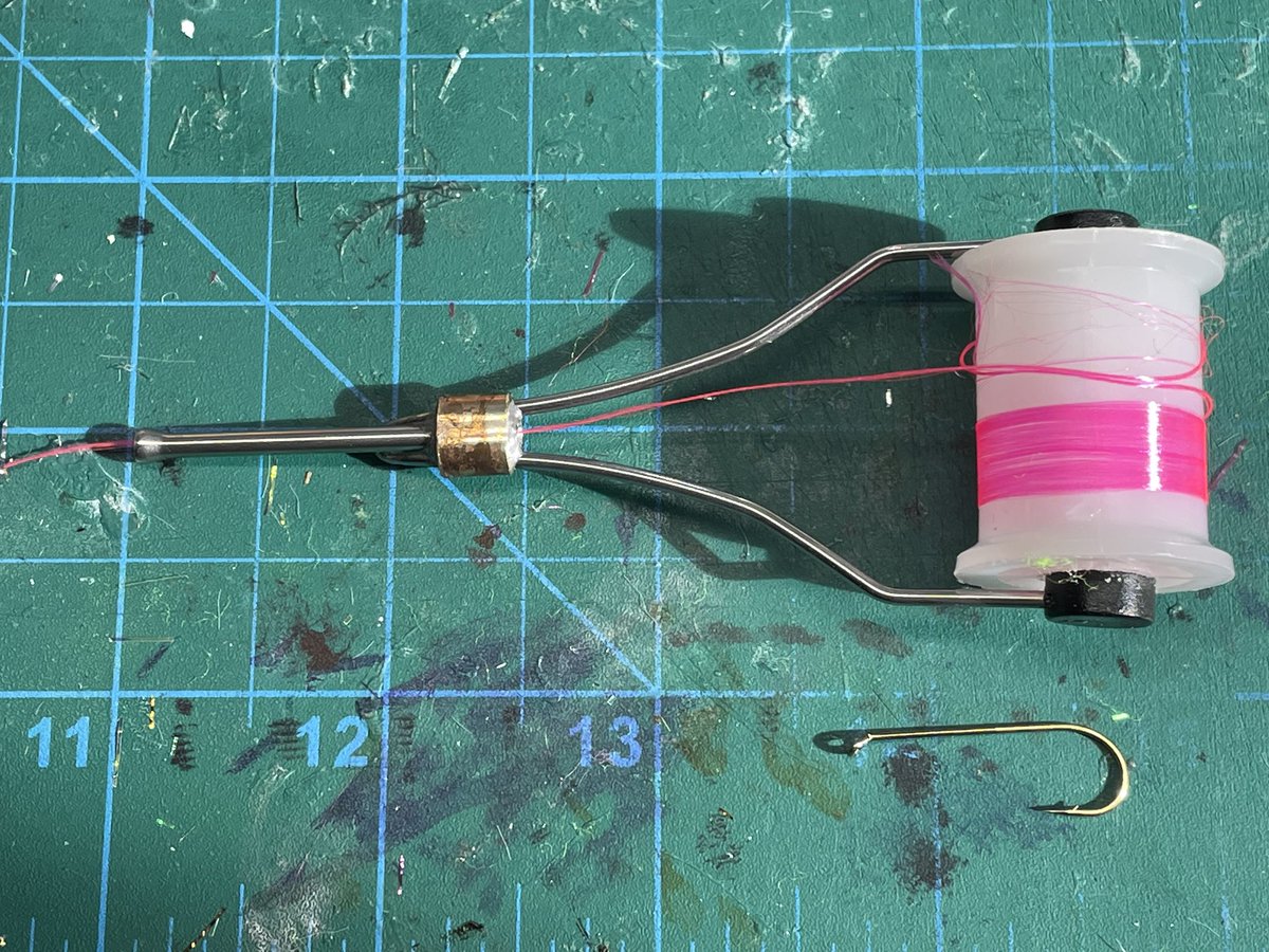 RobSnowhite's tweet photo. The LAST fly of a 20 dozen fly order. Final two dozen with pink thread. Having this much thread left on a bobbin is like being on the highway with the fuel light on and 25 miles to the next exit. #shad #shadfishing #shadfly #shadpuff #hickoryshad #Americanshad https://t.co/et9GVtA8YV