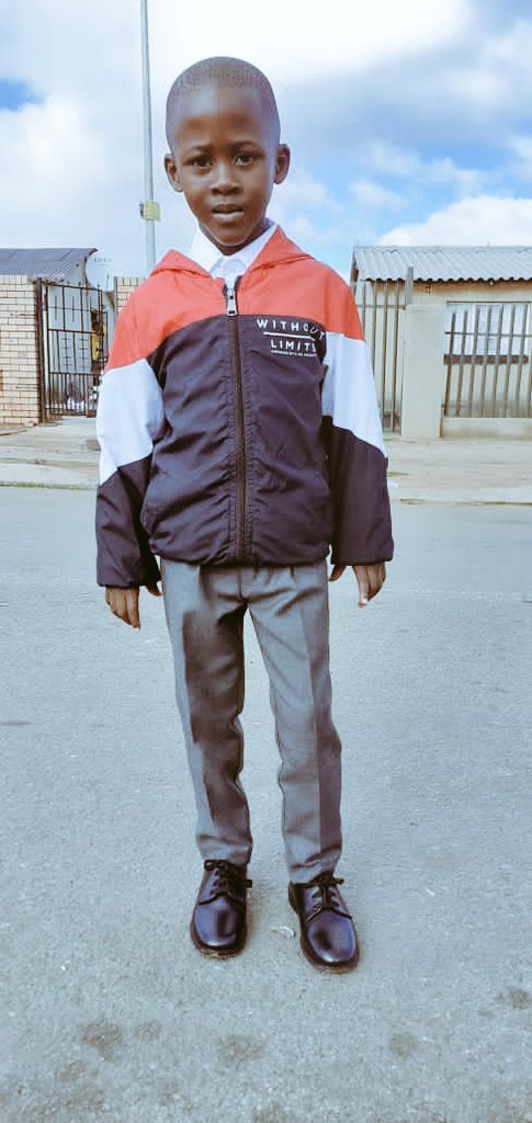 Grade 1 💣💥. He said He want to be a doctor when he finishes schooling 💎🎓
Lord bless this young champ's journey ❤🙌
#matric2021