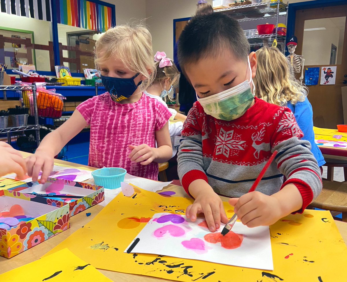 MakeSomeArt's tweet image. Early Learners practice their brush skills and they paint down tissue paper hearts. They experiment with overlapping and notice how the translucent colors affect each other. 
#TrinityLearns