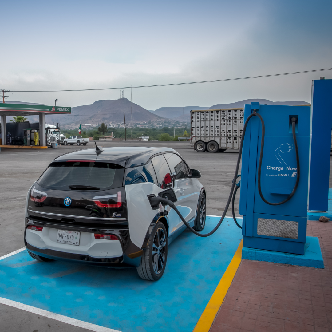 edrive_mx's tweet photo. #chargenow // @BMWMex 
La Hacienda es parte de uno de los puntos de carga del corredor eléctrico de BMW instalado por E-DRIVE y se ubica en San Luis Potosí. Sigamos impulsando la movilidad sustentable en México y Latinoamérica.⚡️

#evcharging #emobility #EV #puntodecarga https://t.co/KzfsQwzJyu