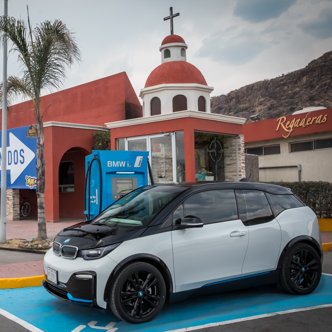edrive_mx's tweet photo. #chargenow // @BMWMex 
La Hacienda es parte de uno de los puntos de carga del corredor eléctrico de BMW instalado por E-DRIVE y se ubica en San Luis Potosí. Sigamos impulsando la movilidad sustentable en México y Latinoamérica.⚡️

#evcharging #emobility #EV #puntodecarga https://t.co/KzfsQwzJyu