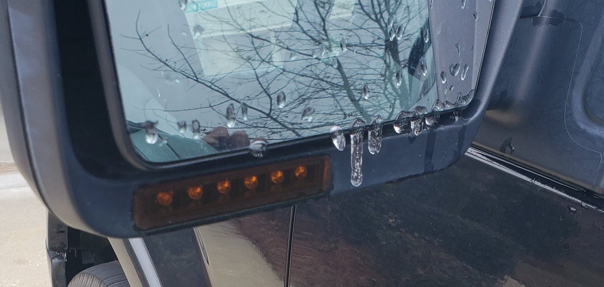 Cirrus_Nearus's tweet photo. It isn't much, but it counts as light ice accrual on an elevated surface. Still very cold at 34 degrees at noon here in West Mobile. 🥶 #mobwx https://t.co/IlC6EpxwOU
