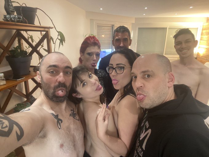 Encore un tournage chaud comme on aime avec une team de folie @MartyMLRoff @candice_marchal @MarchalStudio<a href="/tag/mlrgirls"class="tags"><span>#mlrgirls</span></a>