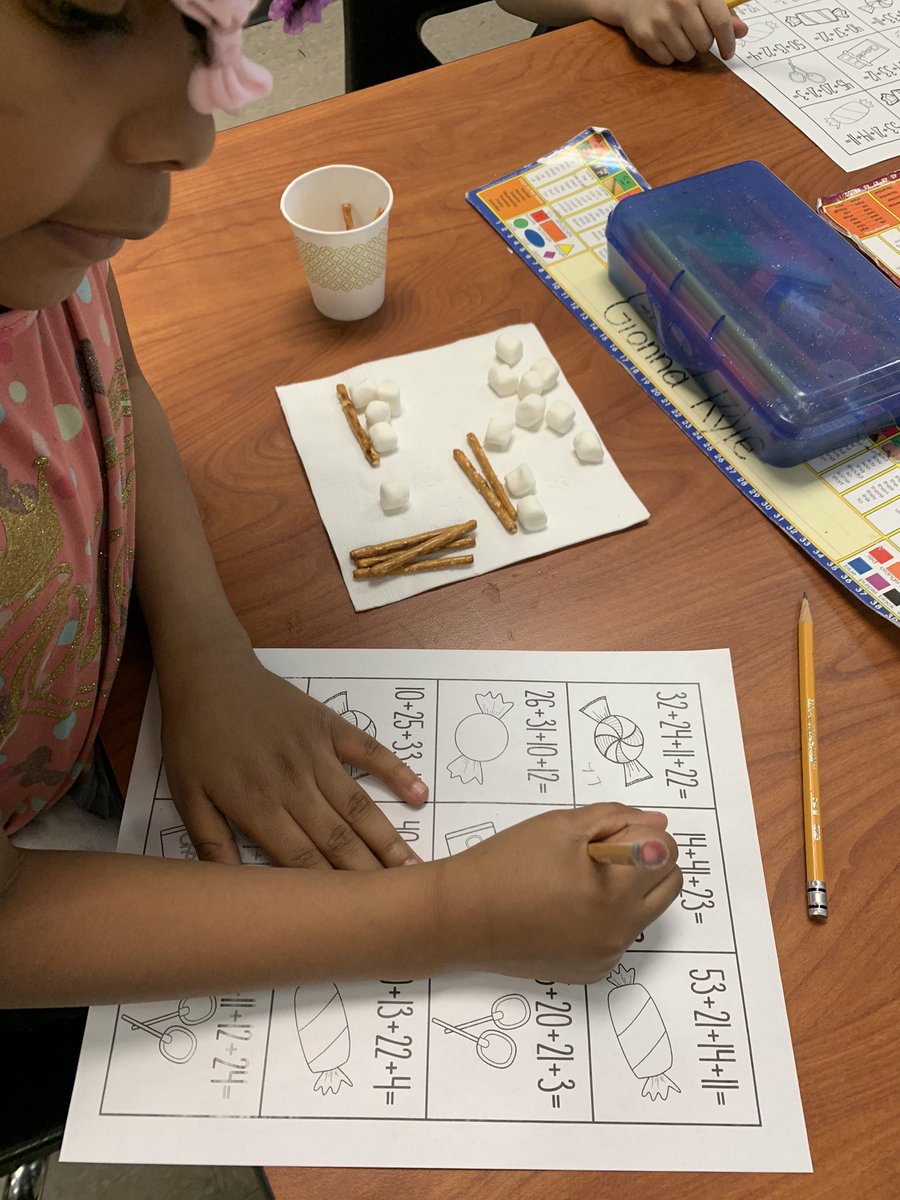 arellenburg's tweet photo. Solving addition with 3 and 4 addends using pretzels and marshmallows as rods and units. #UltimateLearningExperience @MabletonES https://t.co/BnqtO6l10x