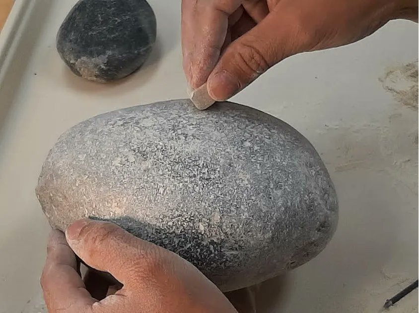 ASOResearch's tweet photo. Using experimental archaeology, Julian Hirsch conducted use-wear analysis of steatite beads to better understand the excavated bead assemblage from the cemetery at Fifa, Jordan. Read "Using Experimental Wear to Study Early Bronze Age Wearers." https://t.co/N7xVSNL0NV https://t.co/MUAqxoB5Xm