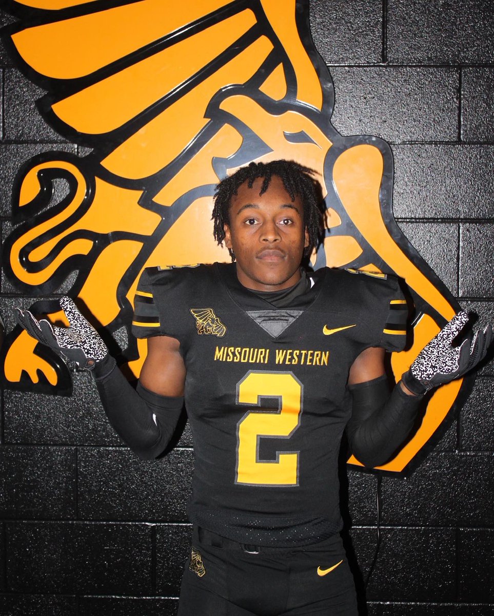 oliver_nicc's tweet photo. Blessed and thankful to announce that I will be committing to Missouri Western State University!! 💛🖤 #TooSW22t @coachjrick @KoachMak @CoachAllenNCHS @carlos_leggins https://t.co/PU5FeOr2lc