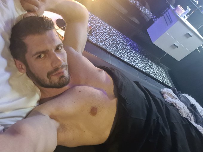 Where are you  I m waiting you in my bed  https://t.co/49xFcm29TS https://t.co/wuIskanm5N