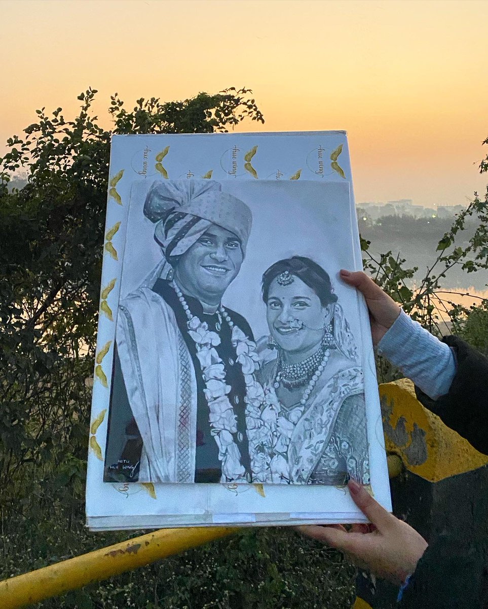 Hue_Wing's tweet photo. This sketch went to Delhi and was a surprise gift from my client to her husband on their first wedding anniversary. And what an adorable human she is.❤️ I love coming across beautiful people because of my work.

#commissioned_work
#Hue_Wing https://t.co/WYjJFdzTyx