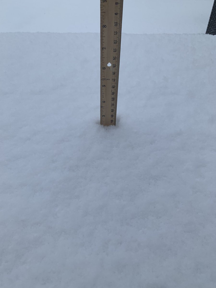 jsimp1610_'s tweet photo. @WX1BOX @NWSBoston 2.5 inches and counting Brant Rock Ma. https://t.co/TKgrXXPvYp