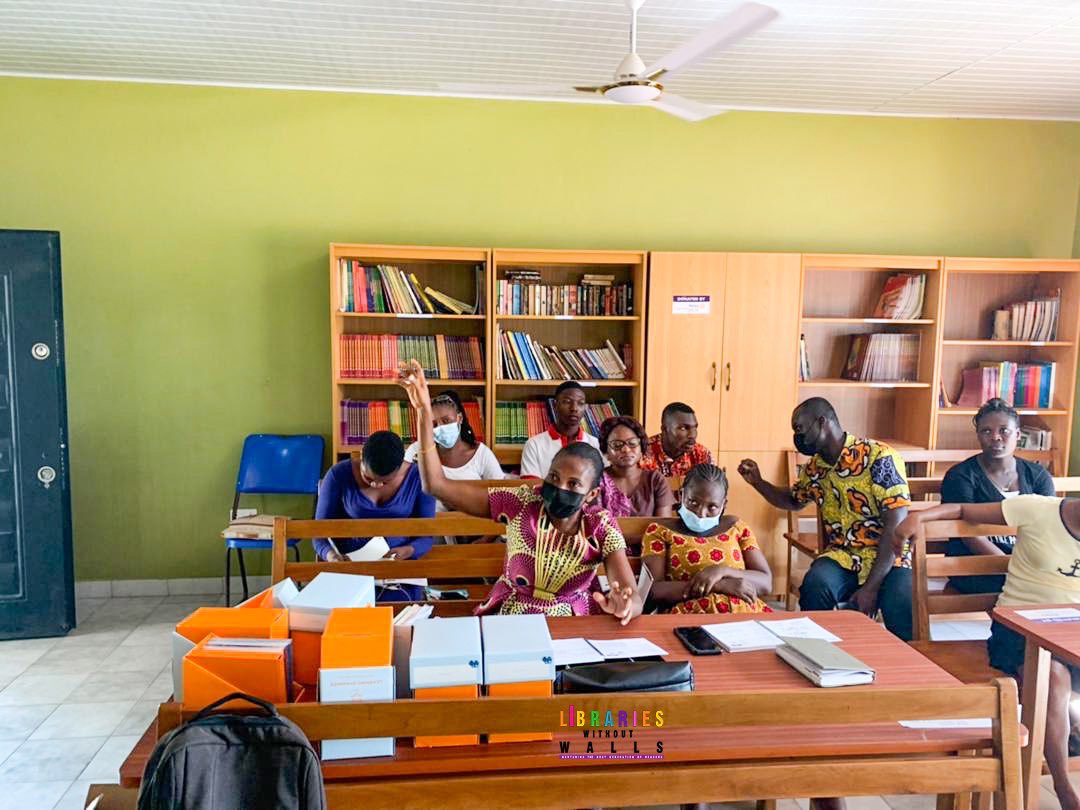 lwwgh's tweet image. For the first quarter of this year , we are focusing on getting who cannot read at all to start reading in 4 weeks using materials from #LearningDynamics. Thankful to Mr. Gyampo for the donation of 80 boxes of reading materials and helping train our volunteers! @ghanalibraries
