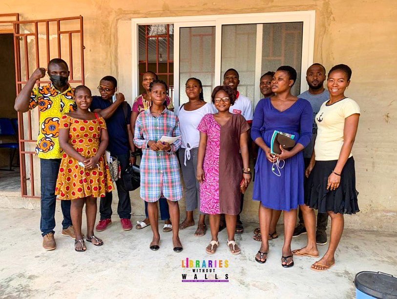 lwwgh's tweet image. For the first quarter of this year , we are focusing on getting who cannot read at all to start reading in 4 weeks using materials from #LearningDynamics. Thankful to Mr. Gyampo for the donation of 80 boxes of reading materials and helping train our volunteers! @ghanalibraries