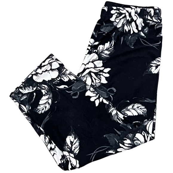 LoLosPoshCloset's tweet photo. So good I had to share! Check out all the items I'm loving on @Poshmarkapp #poshmark #fashion #style #shopmycloset #leggingarmy #calvinklein: https://t.co/evFI5uk1yk https://t.co/2UkBDSA4tr
