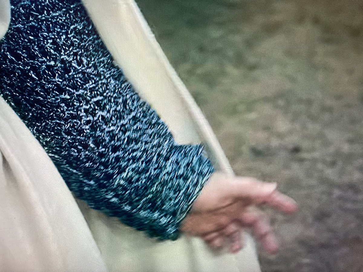 XeI_Naga's tweet photo. Still giggling over the fact that the crusaders in a historical drama are wearing “chainmail” that is literally tunics knit with metallic yarn. https://t.co/1WQMbBVJdu