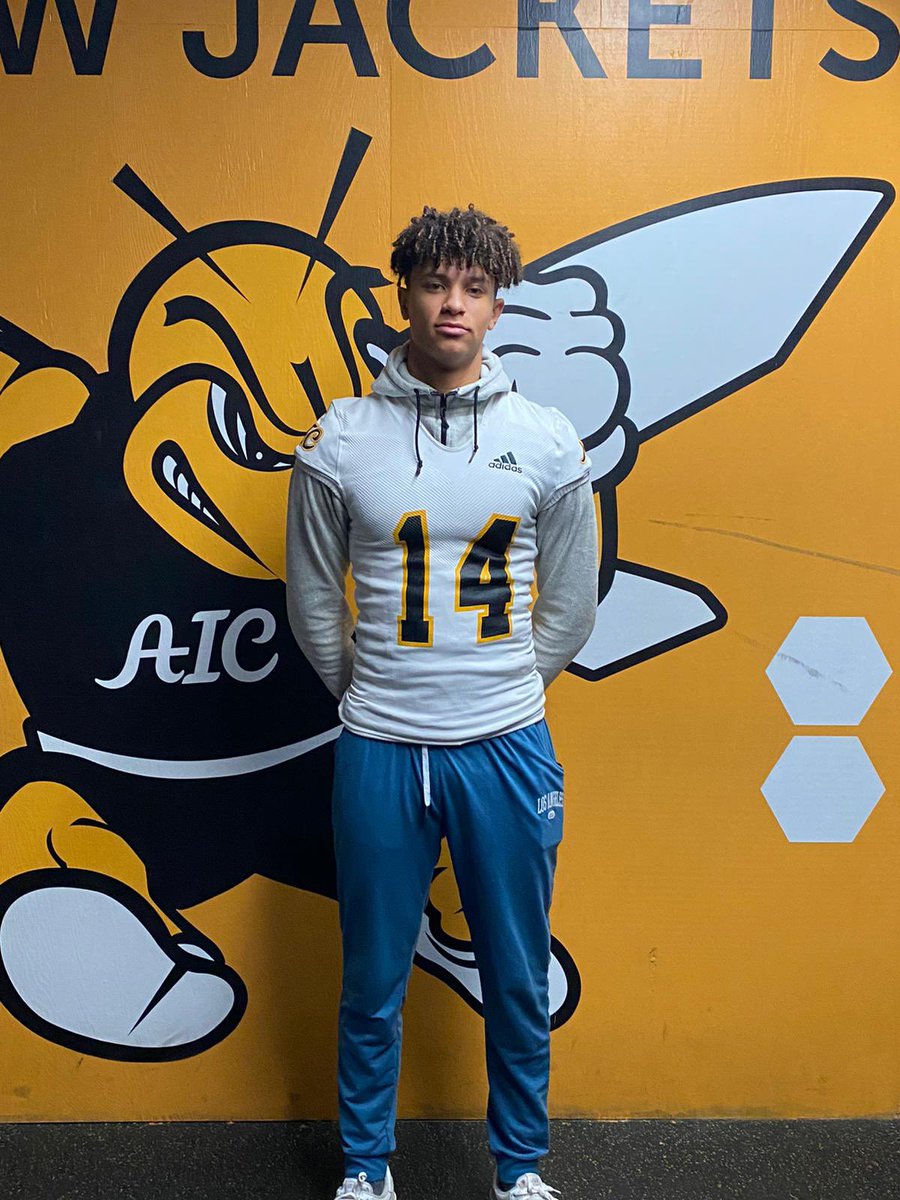 ConnorSixto's tweet photo. Thank you for a great visit today @AICFootball and @CoachKKulzer @CoachRuss2 https://t.co/xC0rYSsLfa