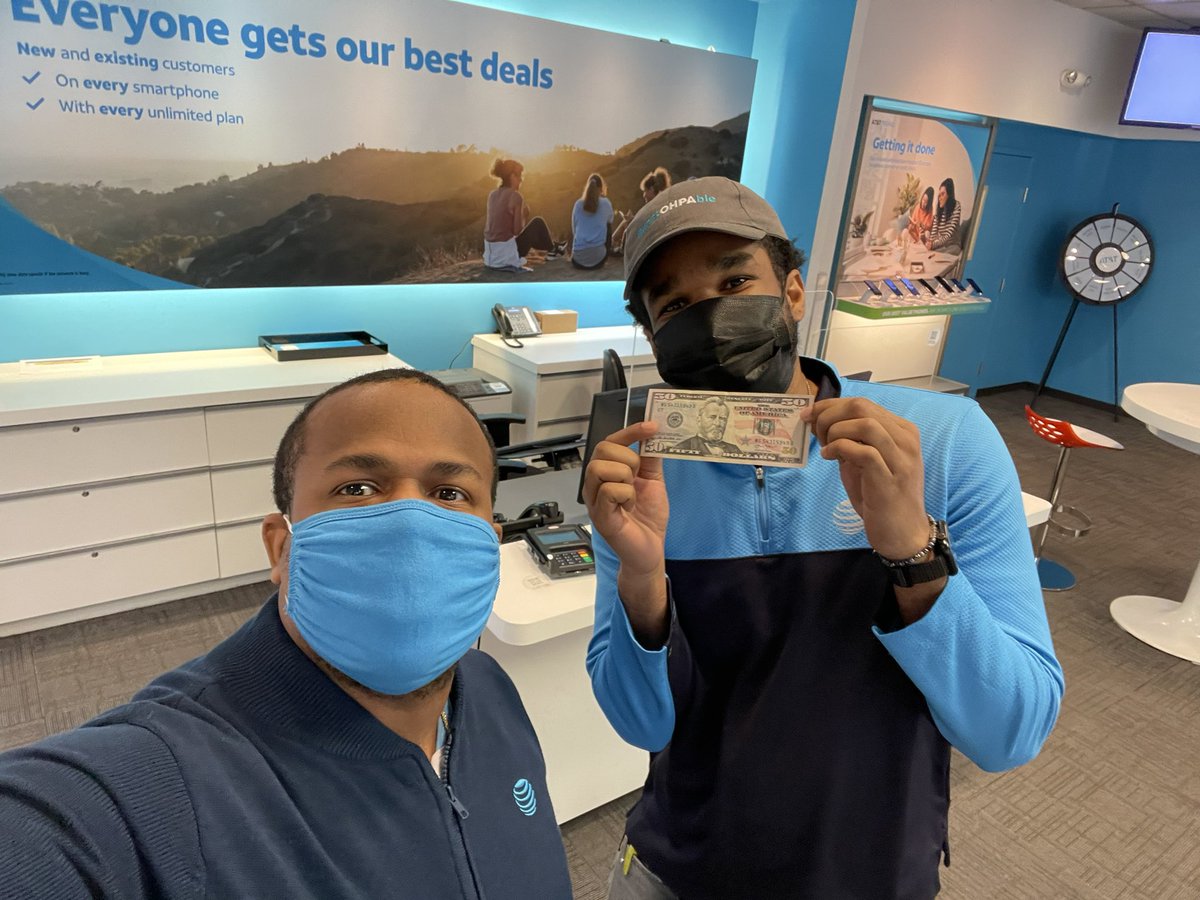 tmace22's tweet photo. Stopped by the Exton mall store to drop off their winnings from last month. They currently have a 87.5% #signature rate great job @Malik_W14 and team for being consistent with signature. #winasone #signaturematters #lifeatATT #paintthecityblue 🌟🌟🌟🌟 https://t.co/TQqd6lhyyK