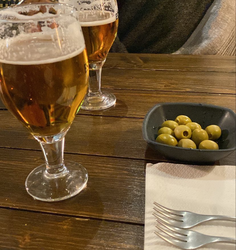 siempre bebemos + cerveza d la que podemos tragar