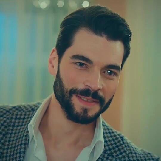 honeysuckle033's tweet photo. Cemal ne kadar yüzsüz ve şerefsiz bir kişilikse sen de bir o kadar kedi gibi bir şeysin hayatıımmm😻💝

#AkınAkınözü https://t.co/eQuLzGpZ86