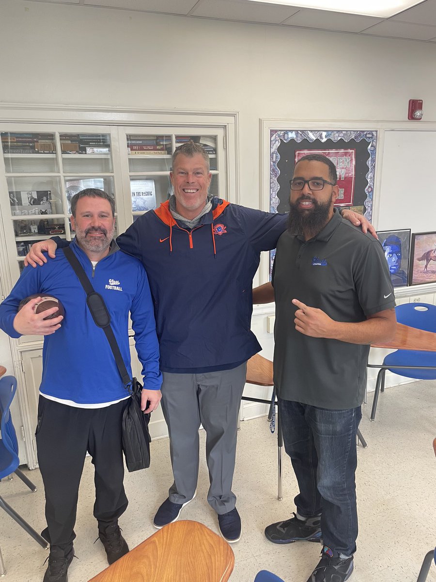 Coach2J's tweet photo. LETS GOOOOOO BABY!!! Always love talking some ball with the VA Boys!!! 
Had a great time talking code with The Glass Crew!!!
#HOOSBLUEFriday 
#BigMenLead 
🔶⚔️🔷 https://t.co/YIHv7znmId