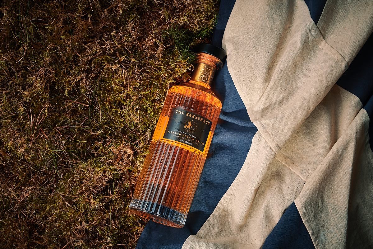 However you celebrate Burns night on the 25th, I hope it’s with good friends, family and good whisky!
SLAINTE!
🥃
<a href="/SassenachSpirit/">Sassenach Spirits</a> is available in the US AND UK! 🇺🇸 🇬🇧 

sassenachwhisky.com
(Huge thank you to all my friends on this crazy photoshoot!)x
