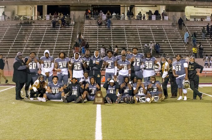 coach_traylor's tweet photo. I’m so proud this class in a couple of weeks they will be signed, sealed, and delivered to the next level. National signing day in two weeks! #SOCNATION https://t.co/9GnecJ4htM