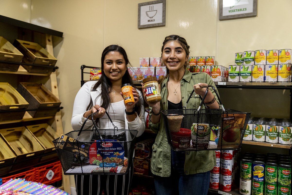 ASICPP's tweet image. Let the Poly Pantry come to YOU! 🛒🍎🥕
CPP students can order online and receive FREE groceries at home! 🏠 This free service is available by delivery once a week on Tuesday through Friday from 9 AM to 7 PM. 🚛📦
👉 To register for a time slot, visit: asi.cpp.edu/shopthepantry!