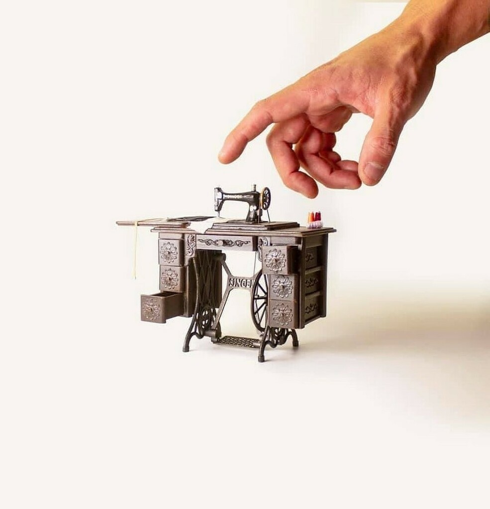 soy_yosa's tweet image. La mini SINGER
Una de mis piezas favoritas 
#scale_models_and_miniatures #singermachine #dioramacreators #mini #costurera #tiny instagr.am/p/CZAIxr9ugDd/