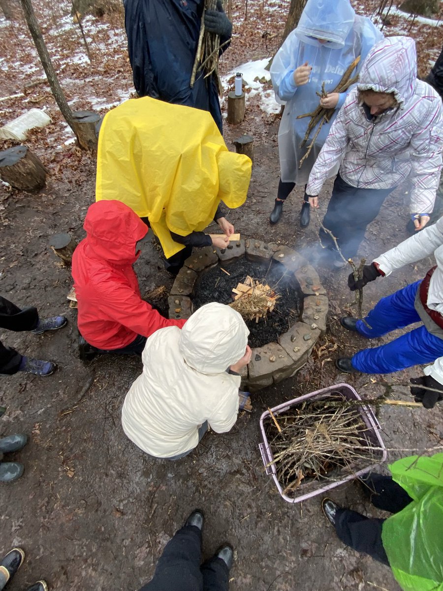 BurrillMadison's tweet photo. This photo screams determination and teamwork… #RainOrShine #COR4240 #NatureAwareness #ElonEd https://t.co/dZW7pAu78N