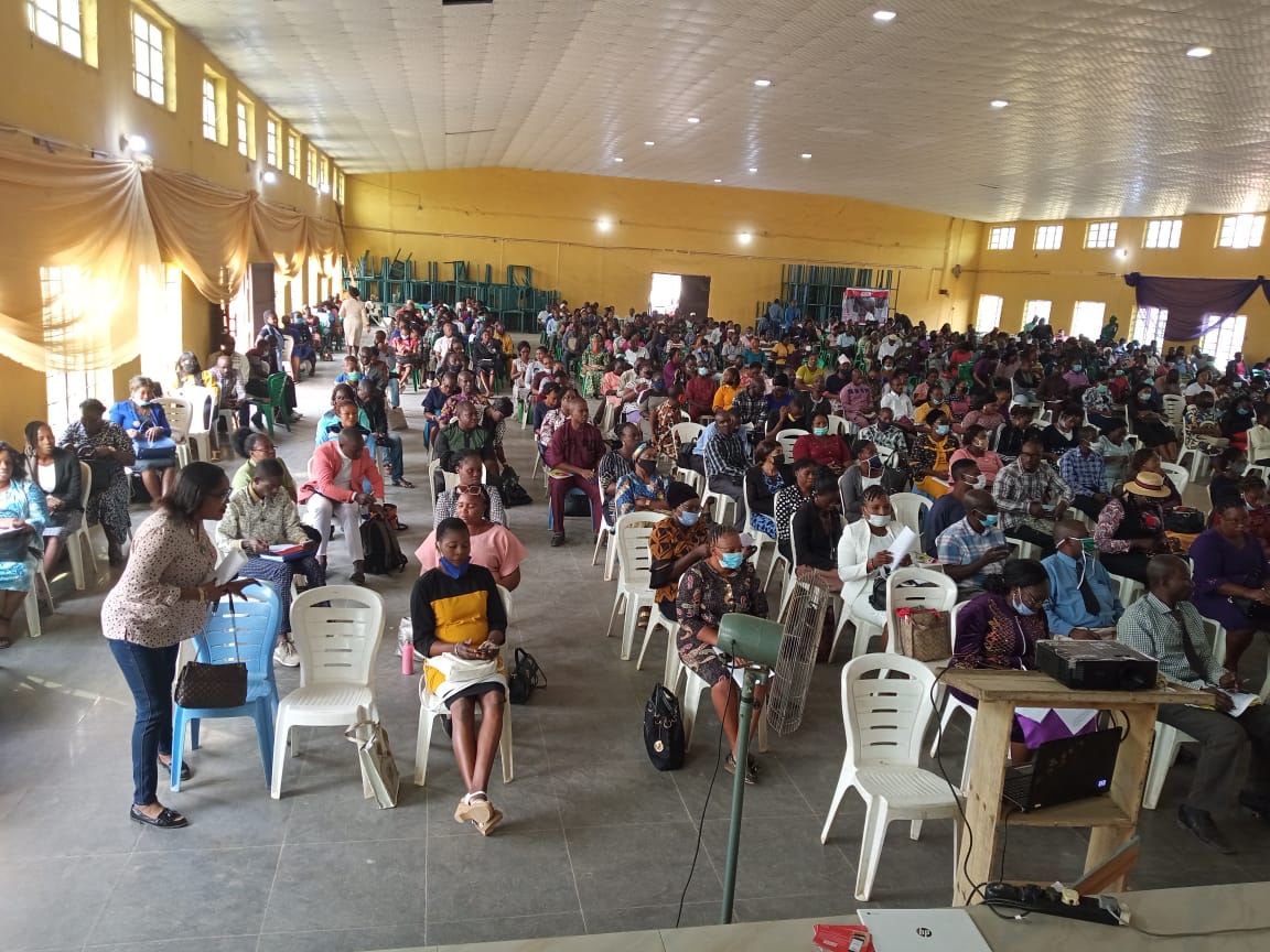 1MTeachers's tweet photo. 1MT Collaborates with Ondo State Government to Train 𝟭𝟬,𝟬𝟬𝟬 Teachers.

On Wednesday, January 19, 2022, 1MT and the Ondo State Ministry of Education began the implementation of their collaboration to train 𝟭𝟬,𝟬𝟬𝟬 teachers in Ondo State, Nigeria! https://t.co/fcBUhaOypu